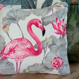 Housse de coussin flamant rose, fleur de lotus image 2