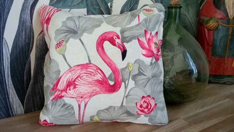 Housse de coussin flamant rose, fleur de lotus image 2