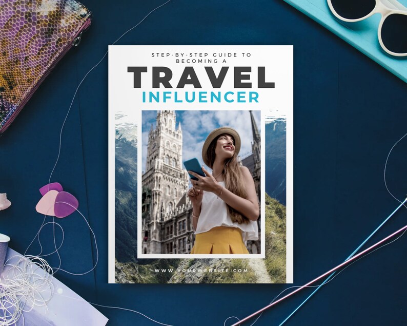 Puede incluir: Una gu&iacute;a blanca y azul con el texto "Gu&iacute;a paso a paso para convertirte en un influencer de viajes" y una foto de una mujer con sombrero mirando hacia arriba a un edificio alto.