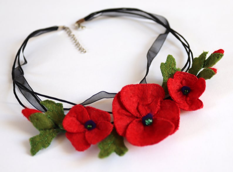 Necklace with Felt Poppies