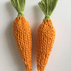 Set of 2 Knitted carrots Photo prop Bunny prop Decorative vegetables Easter Basket Gift, Spring Wreath