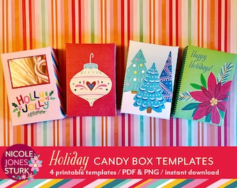 Op de afbeelding: Vier printbare sjablonen voor kerstcadeauboxen met een rood ornament, twee blauwe kerstboom en een kerstster met de tekst "Prettige feestdagen!" en "Holly Jolly".