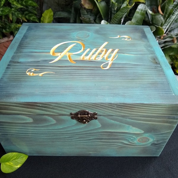 Large Keepsake Box w. Personalized Engraving, Handcrafted Wooden Memory Box, The Perfect Customized Anniversary, Engagement, Gift for Mom
