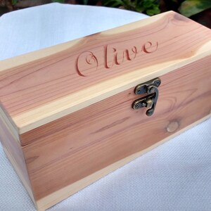 Petite boîte souvenir personnalisée pour papa, boîte en bois personnalisée, boîte à bijoux en cèdre naturel, cadeau de proposition de demoiselle d'honneur, trésors d'anniversaire