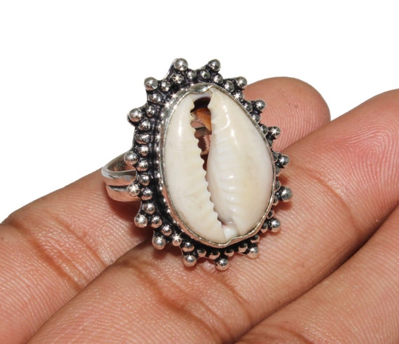 Bague pierres précieuses en coquillage cauri, bague ancienne