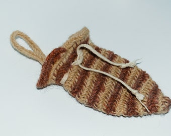 Klein tasje voor riem gemaakt van wol, naaldbinding, crèmerood, middeleeuws, Viking