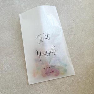 あらゆるデザインのパーソナライズされたグラシン紙製スイーツバッグ | クッキーバッグ | キャンディバッグ | 愛は甘い | 甘い結末 | ウェディングケーキバッグ | ベビーシャワー