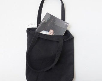 Minimalist Cotton Tote Bag with Secure Zip Closure  Available in Black and White Canvas Versatile and Durable Ideal for Daily Use and Gifts