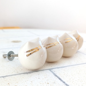 Handmade ceramic handle Beige Cat (gold) Knob for children's furniture, knob, knopf, knauf, cat drawer pulls, bouton meuble, türgriffe kinder