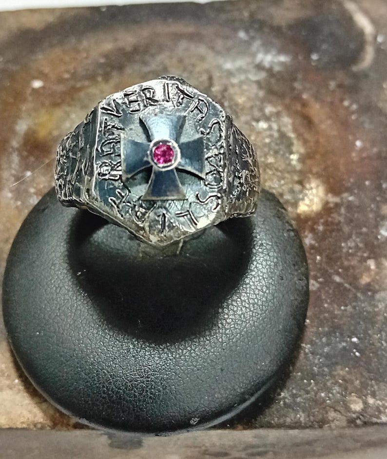 templar cross ring with ruby and engraving templar phrase  veritas vos liberat