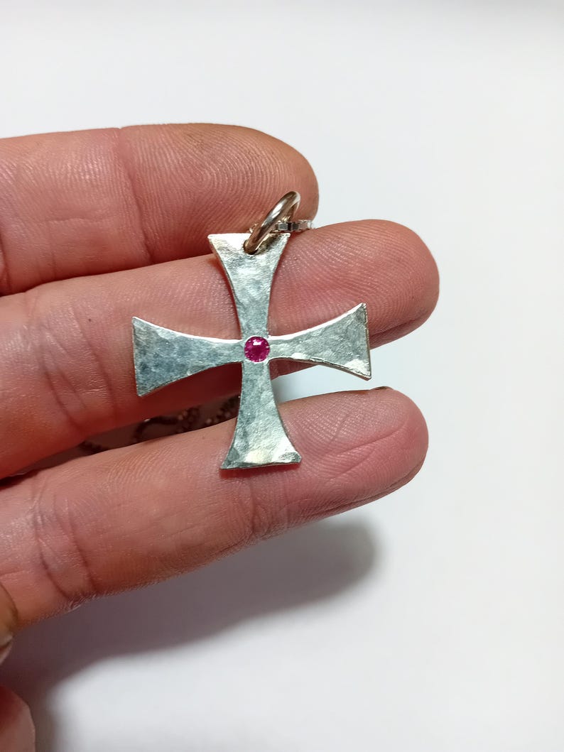 Templar cross with natural ruby and 60cm long necklace, all in 925 silver
