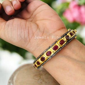 Pulseira de prata de lei 925 feita à mão com pavé de rubis e diamantes.