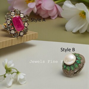 Anillo de plata de ley 925 hecho a mano con gema de rubí rojo natural, diamantes pavé, diamante Polki de corte laminado y gema de esmeralda natural.