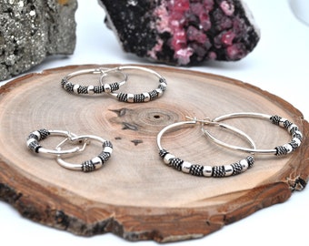 Silver Hoop Earrings | Sterling silver patterned hoop earrings | Leverback hoop earrings | Argollas Plata peruana