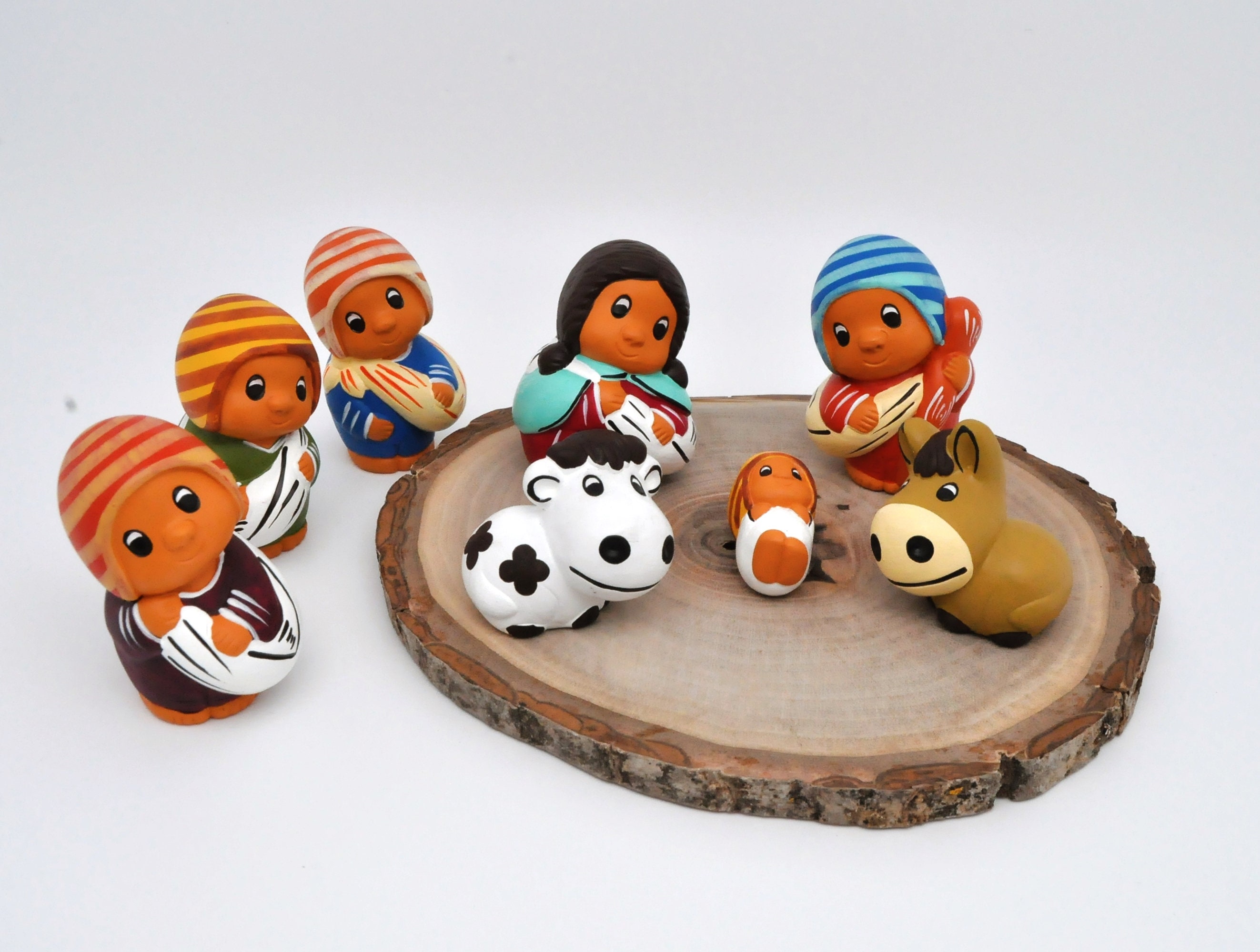 Crèche Péruvienne 8 Pièces avec Leurs Bonnets Rayés 5.5cm | Crèche en Terre Cuite Crèche de La Nativ