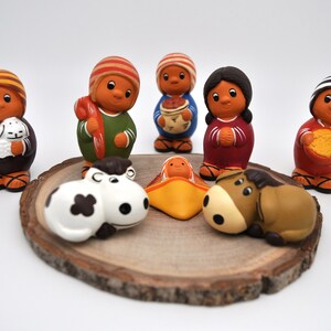 Peruvian nativity scene 8 pieces Christmas & their striped hats, terracotta nativity scene, nativity scene, Andean nativity scenes, Peruvian nativity scene image 4