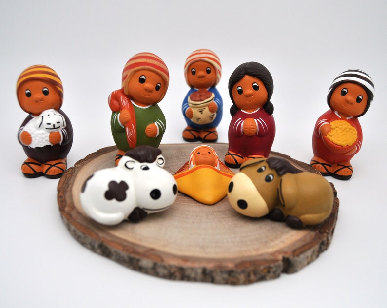 Peruvian nativity scene 8 pieces Christmas & their striped hats, terracotta nativity scene, nativity scene, Andean nativity scenes, Peruvian nativity scene image 4