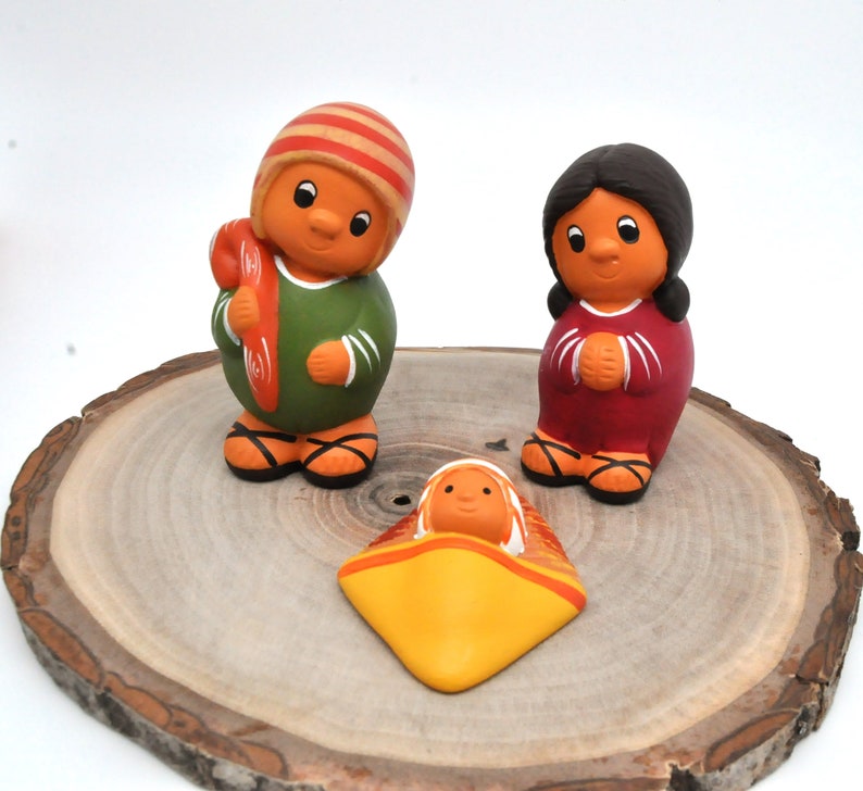 Peruvian nativity scene 8 pieces Christmas & their striped hats, terracotta nativity scene, nativity scene, Andean nativity scenes, Peruvian nativity scene image 5