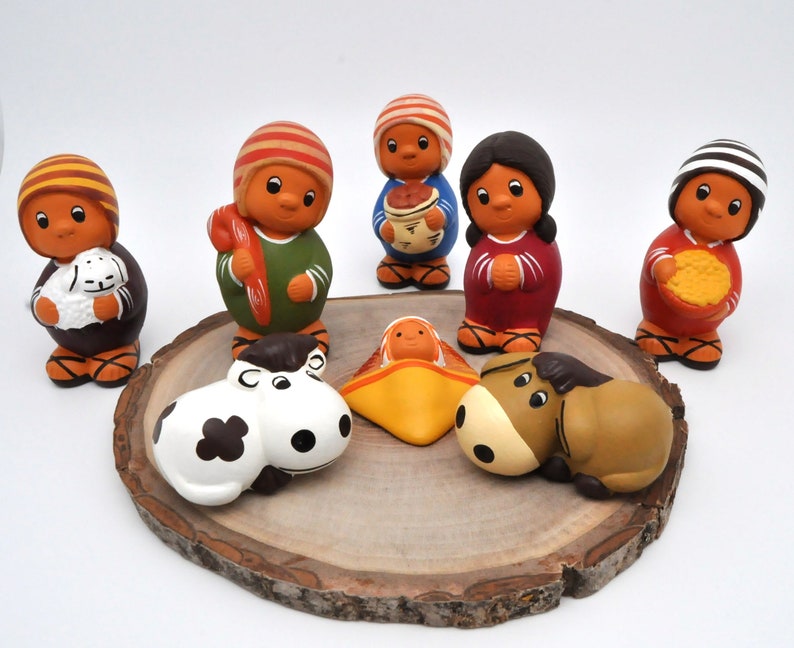 Crèche péruvienne 8 pièces Noël & leurs bonnets rayés, crèche en terre cuite, crèche de la nativité, des crèches andines, la crèche du Pérou image 2