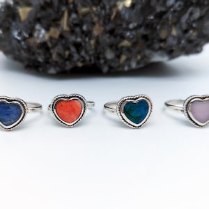 『HEART』シルバー無垢リングに天然石を添えたエレガントなジュエリー