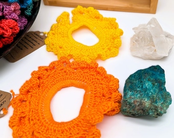 100% handgebreide Peruaanse katoenen scrunchie - zacht, elegant, duurzaam - Zonnekleuren - Oranje en geel