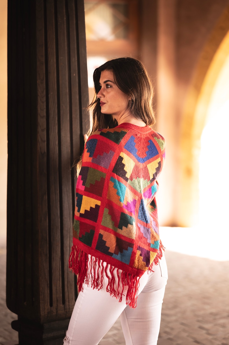 Handmade Peruvian Poncho made from Peruvian Baby-Alpaca wool Handwoven Inca Poncho Traditional Peruvian poncho image 10