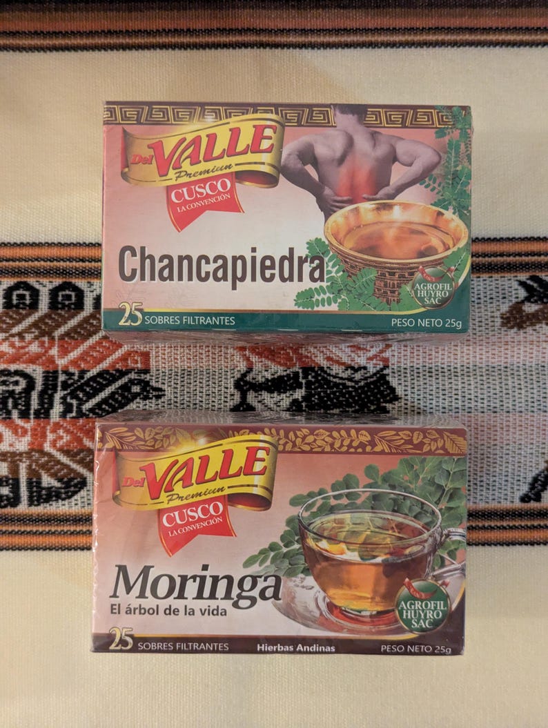 May include: Two boxes of herbal tea bags. The top box is yellow and features a red image of a person with back pain. The text on the box reads "VALLE Premiun CUSCO LA CONVENCI&Oacute;N Chancapiedra 25 SOBRES FILTRANTES AGROFIL HUYRO SAC PESO NETO 25g". The bottom box is yellow and features a green image of a cup of tea. The text on the box reads "VALLE Premiun CUSCO LA CONVENCION Moringa El &aacute;rbol de la vida 25 SOBRES FILTRANTES Hierbas Andinas AGROFIL HUYRO SAC PESO NETO 25g".