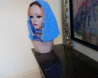 Hand-knitted snood hood