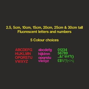 Pegatinas de letras y números de vinilo adhesivo fluorescente de alta visibilidad, apto para uso en interiores y exteriores.