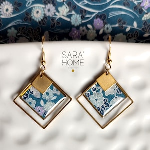 Collezione di fiori giapponesi, orecchini placcati in oro quadrato in carta Washi fiorita blu