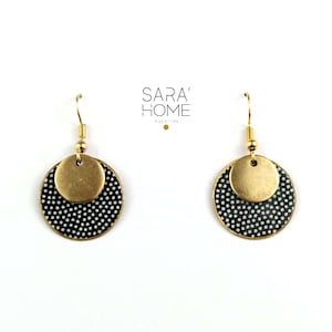 Collection papier japonais à pois, Boucles d&#39;oreilles petit rond plaqué or en papier Washi à pois noir et blanc