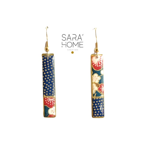 Collection fleur japonaise, Boucles d'oreilles plaqué or rectangle long en papier Washi fleuri bleu foncé et rouge