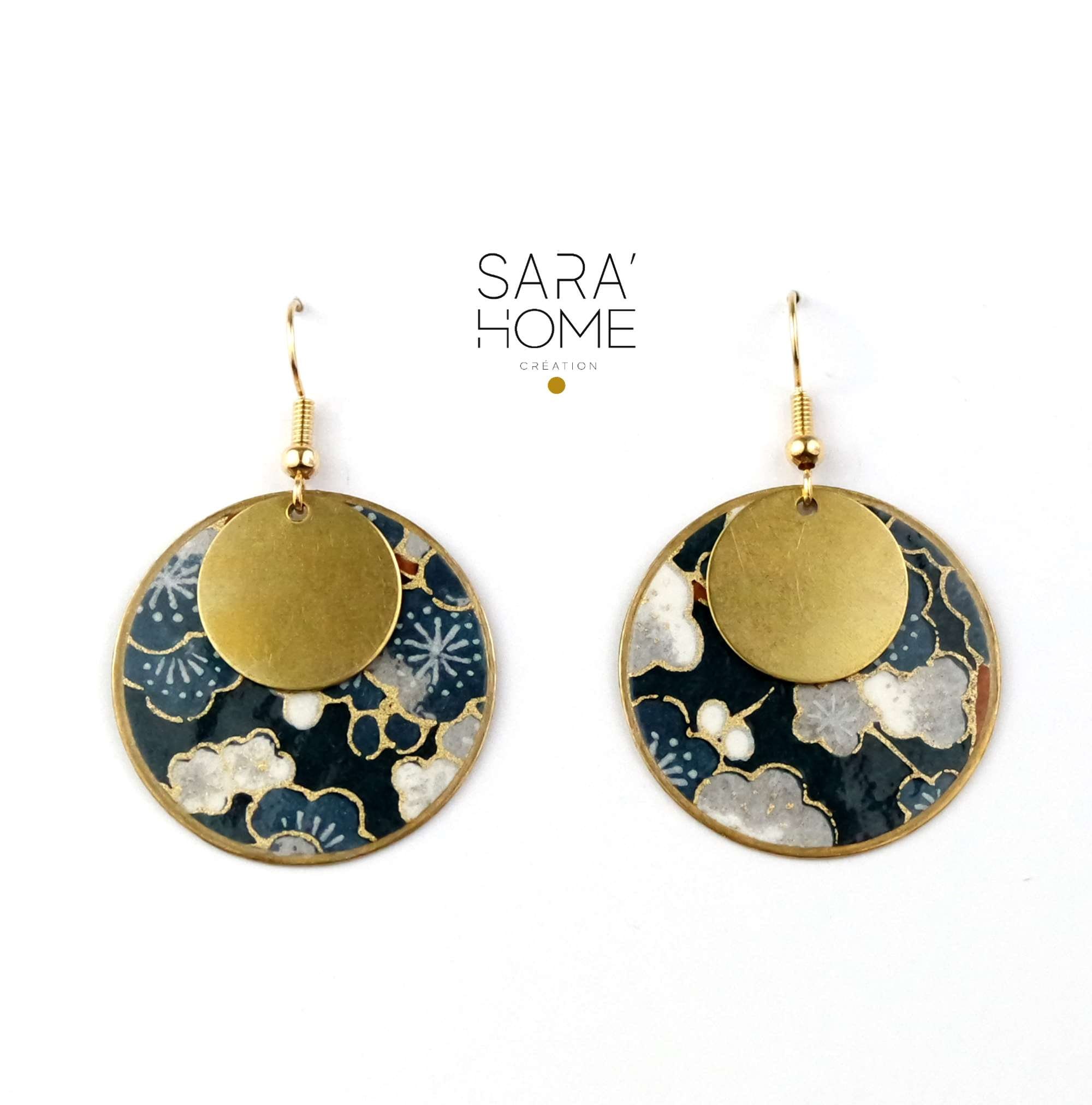 Japanese flower collection, gold-plated large round earrings in dark …
