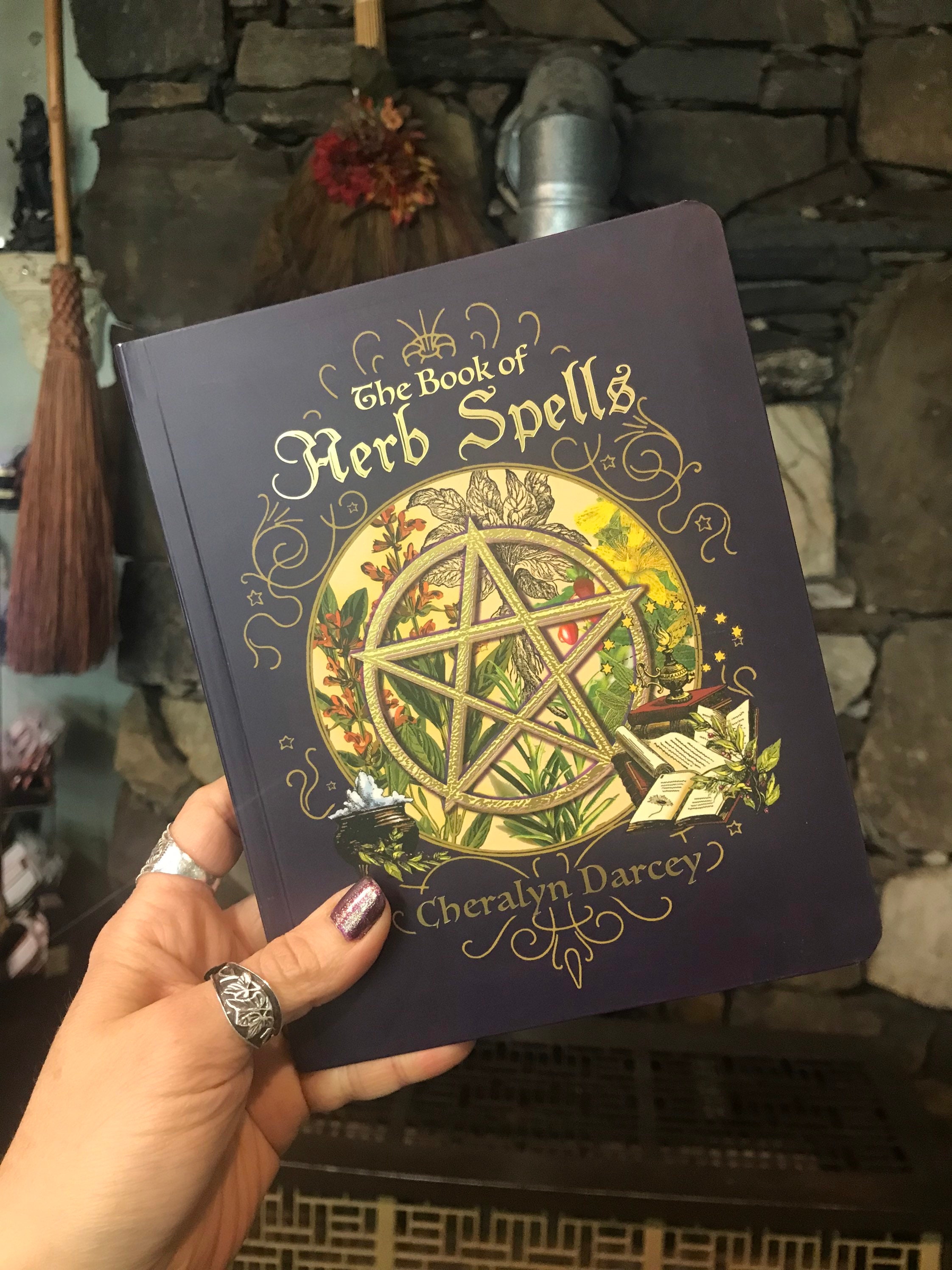 Wicca Herbal Magic: A little Encyclopedia of 25 Different Herbs