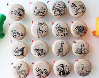 Puxadores de gaveta de madeira com animais pintados à mão: decoração de quarto infantil