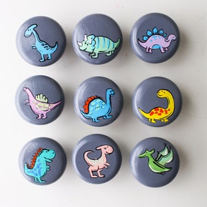 Puxadores de gaveta de dinossauro pastel Dino Puxadores de gaveta de madeira pintados à mão Puxadores de gaveta para crianças em designs variados de dinossauros (41 mm) com parafusos