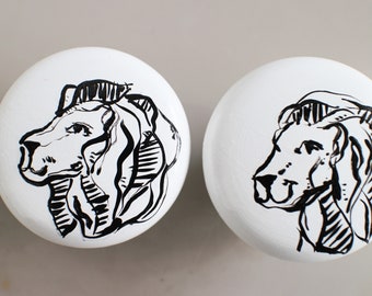 Pomelli per cassetti in legno dipinti a mano a forma di leone: decorazioni per bambini (41 mm)