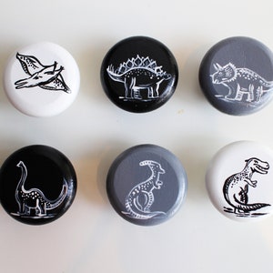 Puxadores de gaveta de dinossauro feitos à mão em madeira. Puxadores de gaveta infantil em diversos designs de dinossauros (41 mm) com parafusos. Puxadores de gaveta para decoração Dino