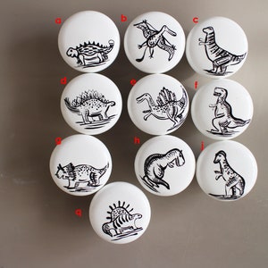 Puxadores de gaveta de dinossauro feitos à mão em madeira branca. Puxadores de gaveta infantil em diversos designs de dinossauros (41 mm) com parafusos. Puxadores de gaveta para decoração Dino