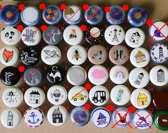 Coleção de puxadores de madeira com animais pintados à mão: decoração para quarto infantil