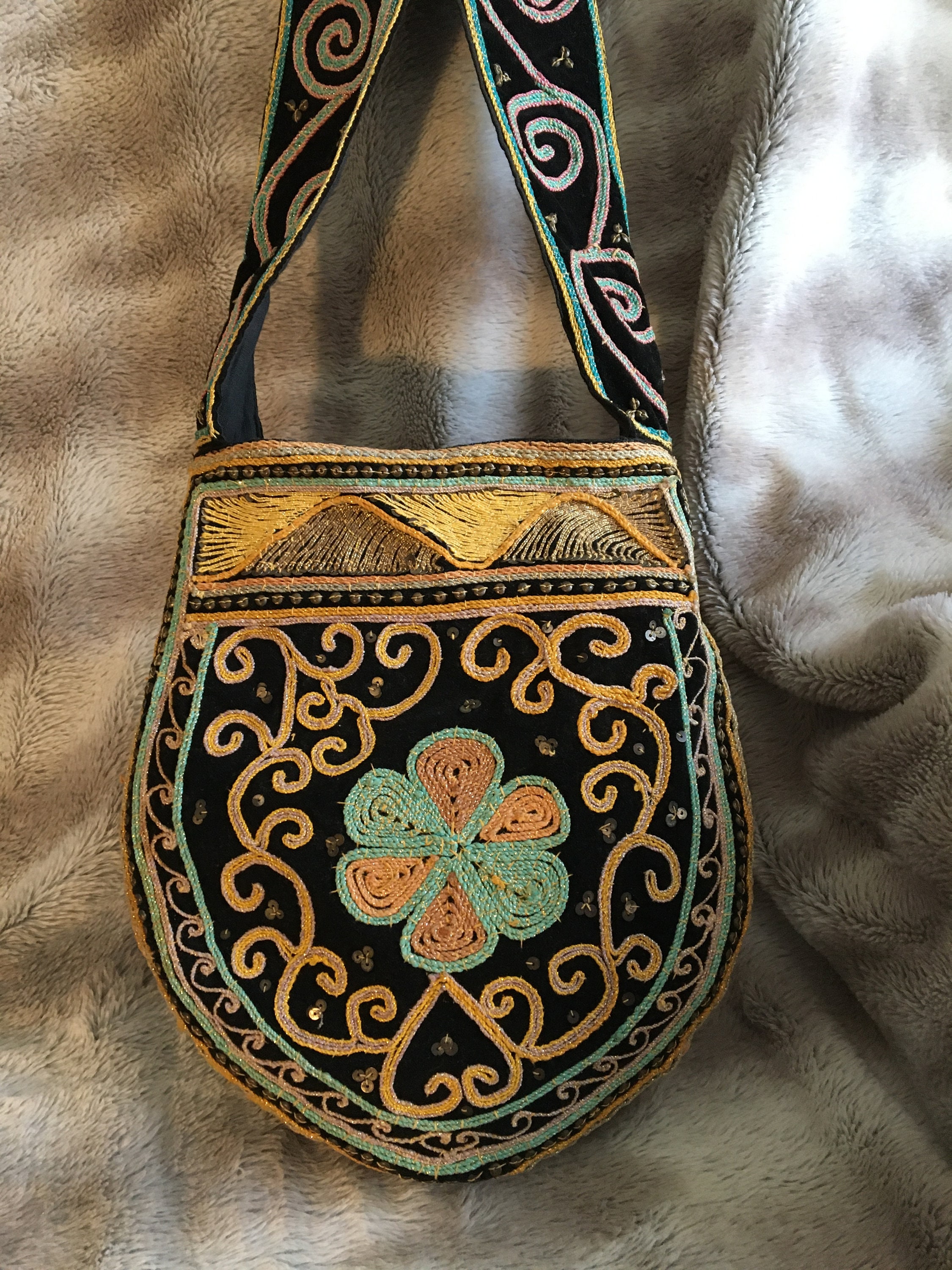 Vintage/Authentic Hippie Cross-body purse (Gypsy Banjara bag) from the &#39;60s