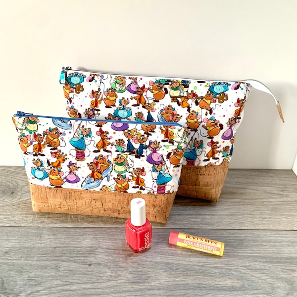 Borsa per il trucco/articolo da toeletta in sughero Ohana Fabrics Cinderella Sewing Mice, due misure