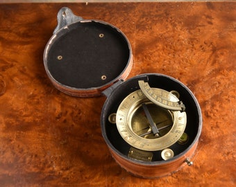 Vintage Style Brass Compass in Leather Case | Nautical Sailing Accessory | Perfect Gift for Sailors, Marine Enthusiasts and Marines