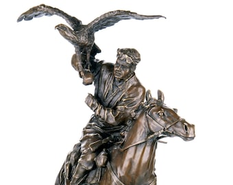 Édition limitée! Grande sculpture en bronze de scène de chasse sur socle en marbre avec fauconnier avec faucon et cavalier - cadeau parfait pour les chasseurs