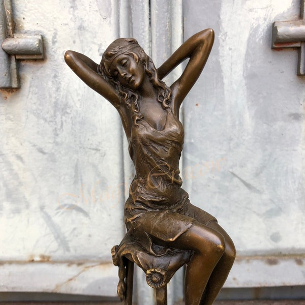 Dame sur tabouret de bar, Femme sexy, Sculpture en bronze, Figurine signée, Marque de fonderie