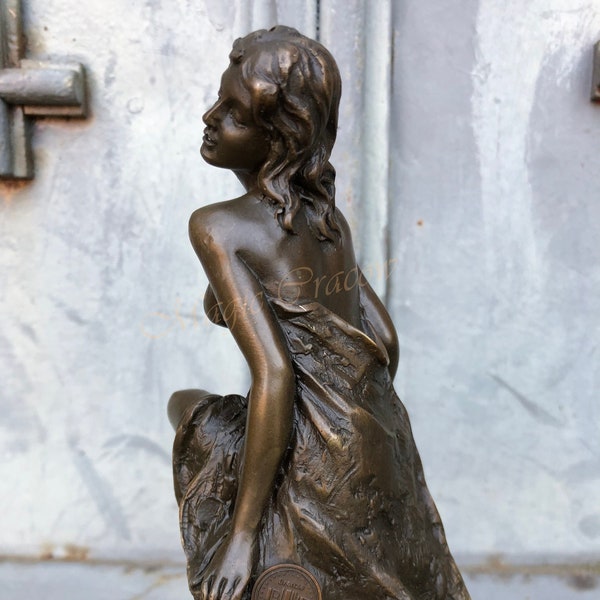 Dame assise sur un tabouret de bar, Femme sexy, Nu féminin, Sculpture en bronze, Contenu mature