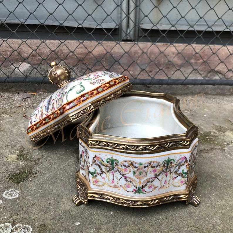 Brass mounted Royal Motif Floral Ornaments antique home decor Porcelain Box with Lid