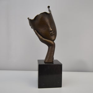 Visage sur main, Masque facial Sculpture en bronze sur base de marbre, Rêves de figures modernistes image 2