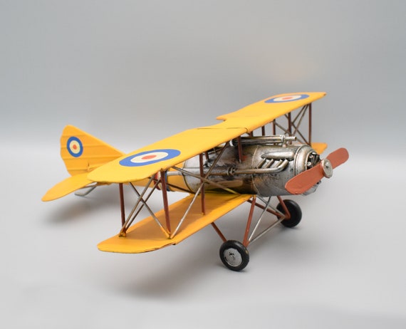 Gele tweedekker metalen model oud vliegtuig - België