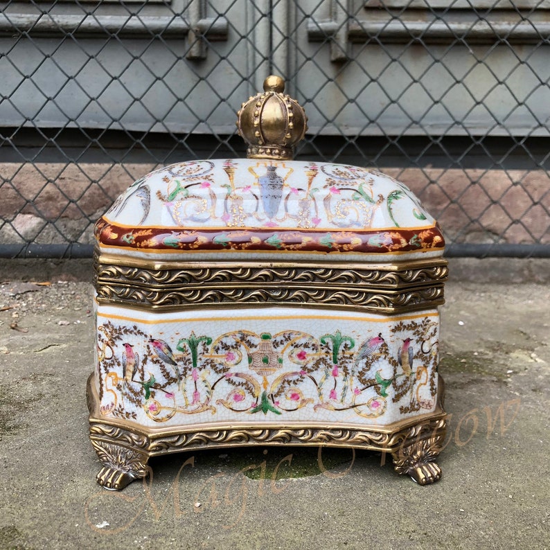 Brass mounted Royal Motif Floral Ornaments antique home decor Porcelain Box with Lid